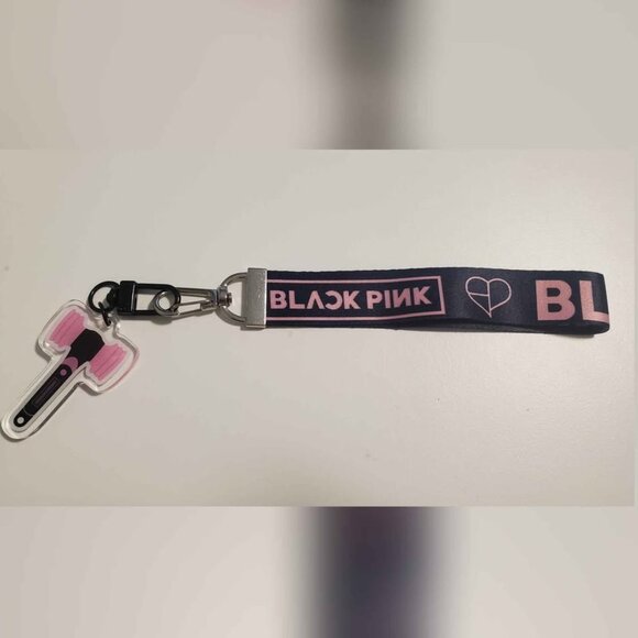 Blackpink K-pop Merch Fan-made Set (lanyard, wrist strap, keychains, photocard) - Picture 3 of 4